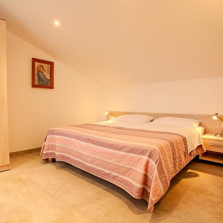 Apartment Hrabric Njivice Buitenkant foto