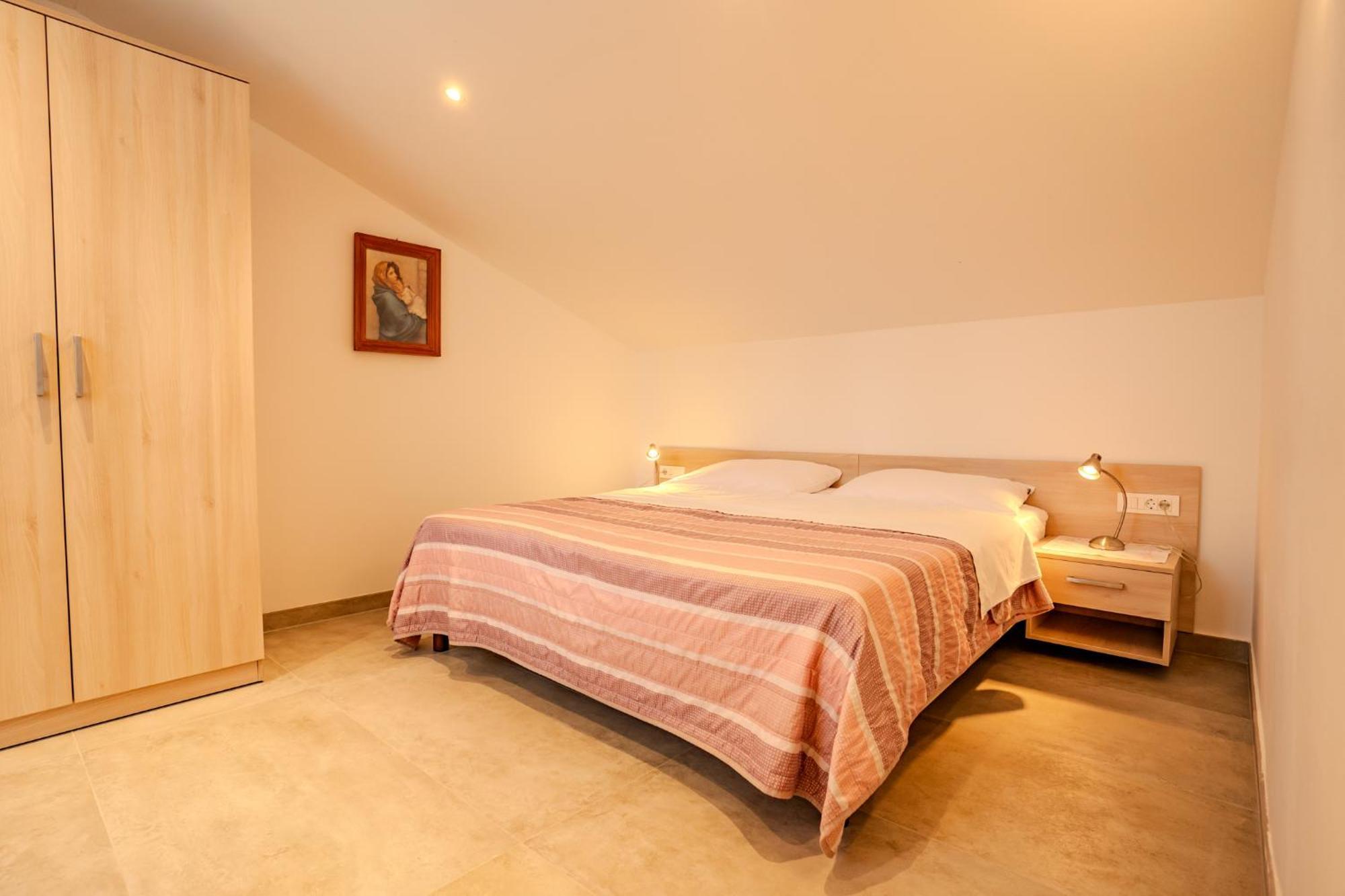 Apartment Hrabric Njivice Buitenkant foto
